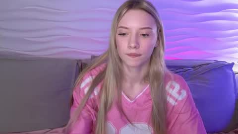 katt_yy online show from April 10, 6:30 am