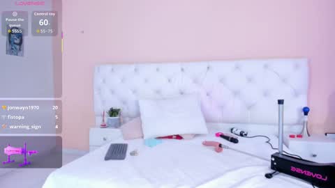 Snapshot of katte_landerr chatting on October 9, 2:43 pm Katte online show from October 9, 2:43 pm