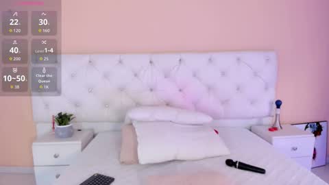 Snapshot of katte_landerr chatting on October 21, 1:04 pm Katte online show from October 21, 1:04 pm