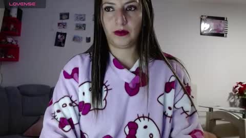 Snapshot of kattie_love chatting on January 20, 3:37 am kattie online show from January 20, 3:37 am