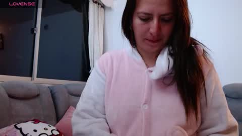 Snapshot of kattie_love chatting on October 29, 7:23 am kattie online show from October 29, 7:23 am