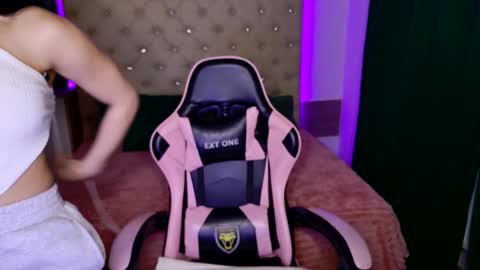 KattieSims online show from January 25, 4:13 am