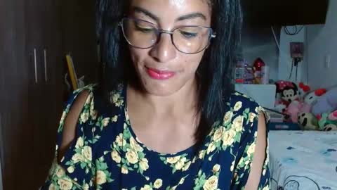 Snapshot of kattleyagray chatting on December 18, 1:05 am KattleyaGrey online show from December 18, 1:05 am