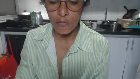 Snapshot of kattleyagray chatting on November 1, 10:36 pm KattleyaGrey online show from November 1, 10:36 pm
