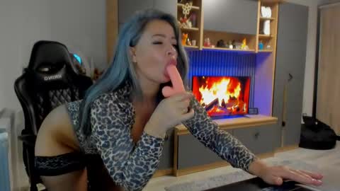 Katy online show from April 3, 3:48 am