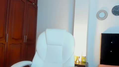 Snapshot of katyajhonss chatting on October 9, 9:41 pm KATYAJHONSS online show from October 9, 9:41 pm