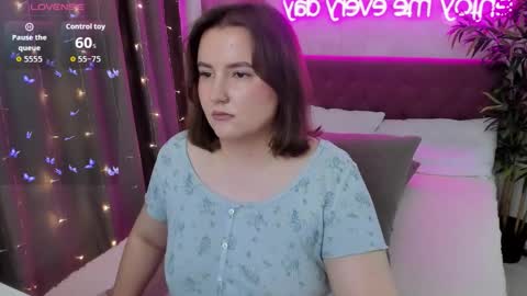 Snapshot of katyaneilson chatting on October 5, 5:56 am Kate online show from October 5, 5:56 am