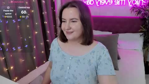 Snapshot of katyaneilson chatting on October 18, 6:27 am Kate online show from October 18, 6:27 am