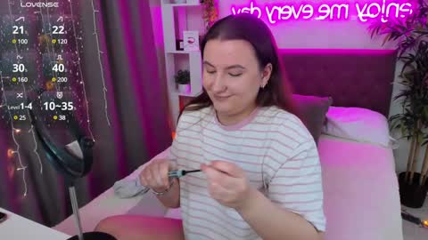 Snapshot of katyaneilson chatting on December 19, 6:45 am Kate online show from December 19, 6:45 am