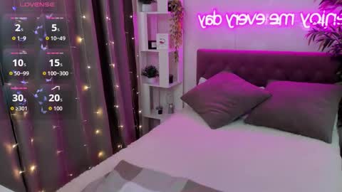 Snapshot of katyaneilson chatting on October 31, 7:34 am Kate online show from October 31, 7:34 am