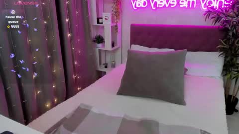 Snapshot of katyaneilson chatting on September 12, 7:07 am Kate online show from September 12, 7:07 am