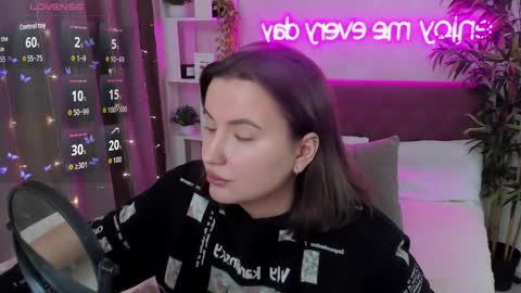 Snapshot of katyaneilson chatting on October 22, 7:02 am Kate online show from October 22, 7:02 am