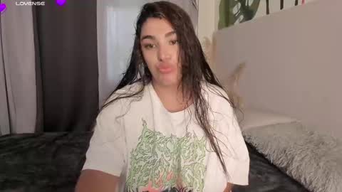 Snapshot of katybloom_ chatting on February 21, 5:20 pm online show from February 21, 5:20 pm