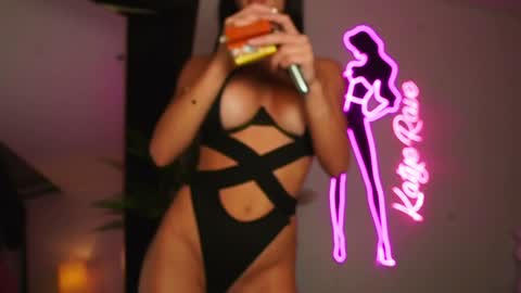 Snapshot of katyerave chatting on October 1, 8:14 pm Katyerave online show from October 1, 8:14 pm