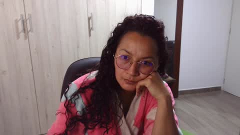 Snapshot of kawit1 chatting on December 20, 11:10 am Khawit online show from December 20, 11:10 am