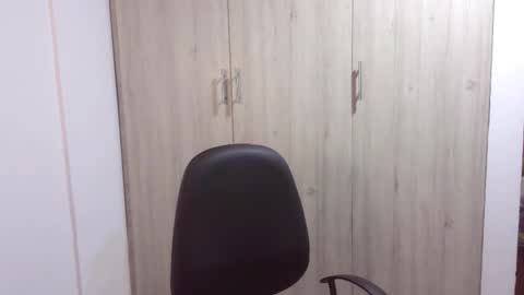 Snapshot of kawit1 chatting on February 9, 8:33 am Khawit online show from February 9, 8:33 am