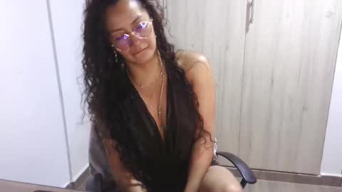 Snapshot of kawit1 chatting on February 24, 7:31 am Khawit online show from February 24, 7:31 am