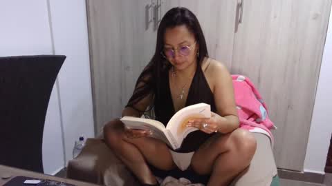 Snapshot of kawit1 chatting on December 23, 10:32 am Khawit online show from December 23, 10:32 am