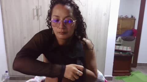 Snapshot of kawit1 chatting on January 12, 10:56 am Khawit online show from January 12, 10:56 am