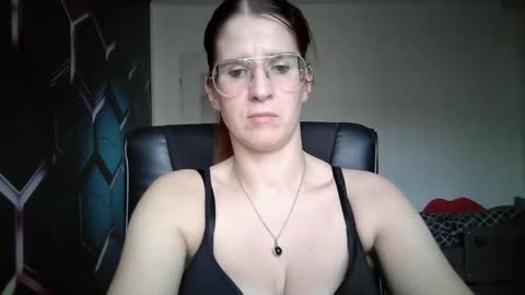 KayaLips online show from September 28, 2:11 pm