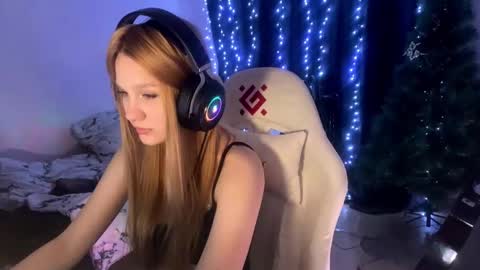 Amia online show from February 12, 7:04 pm