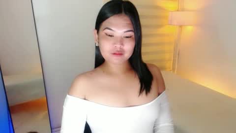 Snapshot of kayleepinay chatting on February 17, 4:20 am Y O U R F U T U R E K A Y L E E online show from February 17, 4:20 am