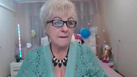 Snapshot of kaylesmoll chatting on September 20, 6:39 pm kaylesmoll online show from September 20, 6:39 pm