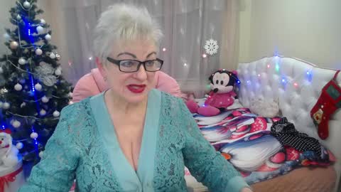 kaylesmoll online show from December 18, 8:36 pm