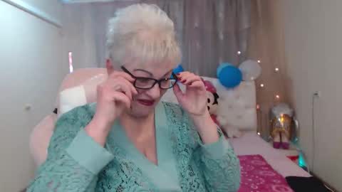 Snapshot of kaylesmoll chatting on October 8, 7:07 pm kaylesmoll online show from October 8, 7:07 pm