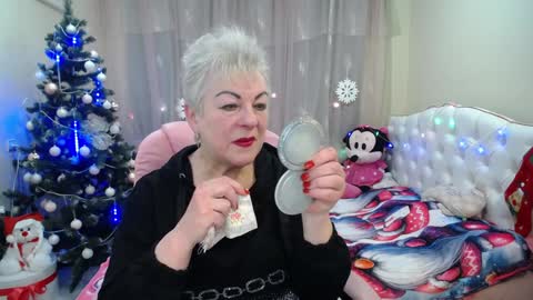 kaylesmoll online show from December 17, 7:37 pm