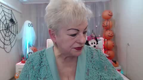 Snapshot of kaylesmoll chatting on October 18, 6:53 pm kaylesmoll online show from October 18, 6:53 pm