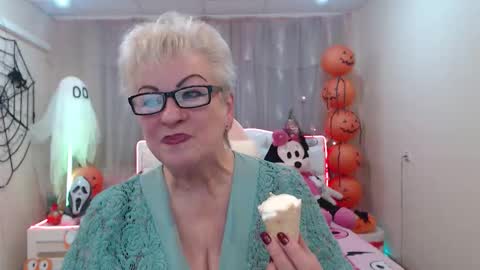 Snapshot of kaylesmoll chatting on October 17, 6:44 pm kaylesmoll online show from October 17, 6:44 pm