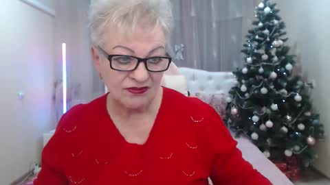 kaylesmoll online show from January 13, 8:02 pm