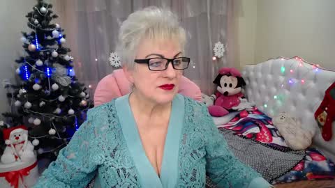 kaylesmoll online show from January 5, 5:30 am