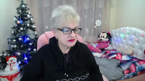kaylesmoll online show from December 16, 5:38 am