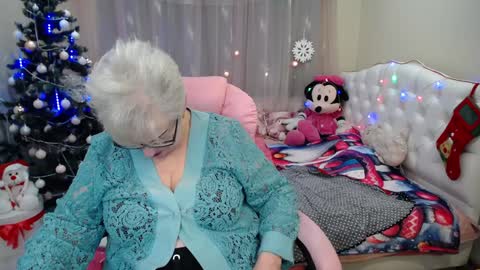 kaylesmoll online show from December 25, 5:26 am