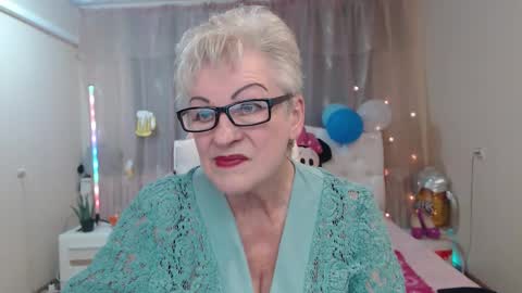 Snapshot of kaylesmoll chatting on October 1, 6:35 pm kaylesmoll online show from October 1, 6:35 pm