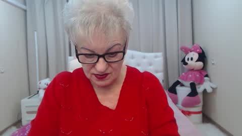 kaylesmoll online show from February 16, 7:36 pm