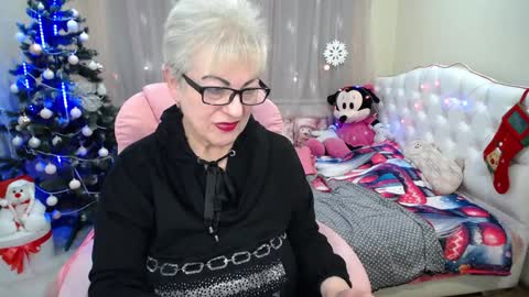 kaylesmoll online show from December 28, 5:33 am