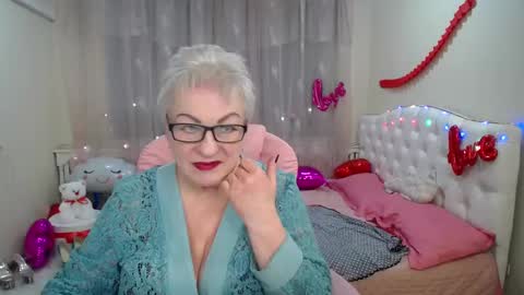kaylesmoll online show from March 4, 9:43 pm