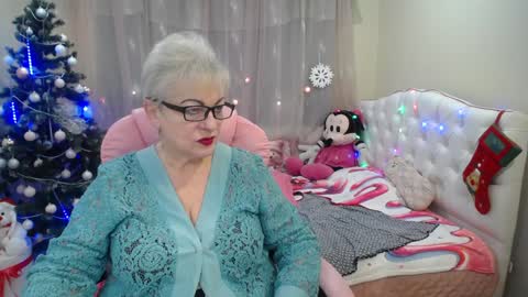 kaylesmoll online show from December 23, 5:28 am