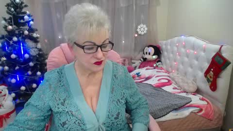 kaylesmoll online show from December 23, 7:52 pm