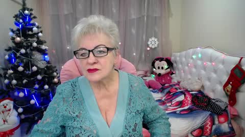 kaylesmoll online show from December 28, 7:11 pm