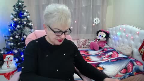 kaylesmoll online show from December 14, 7:25 pm