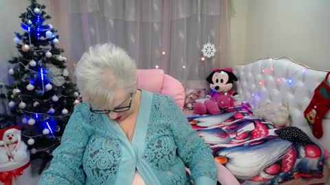 kaylesmoll online show from December 27, 5:20 am