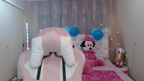 Snapshot of kaylesmoll chatting on September 19, 6:29 pm kaylesmoll online show from September 19, 6:29 pm