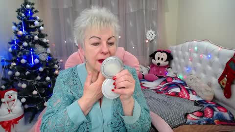kaylesmoll online show from January 4, 5:27 am