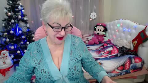 kaylesmoll online show from December 24, 7:22 pm