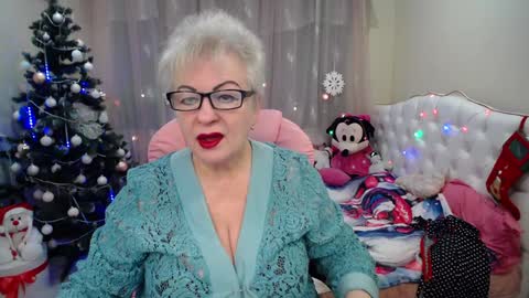 kaylesmoll online show from December 30, 7:32 pm