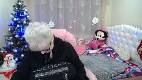 kaylesmoll online show from December 15, 5:34 am